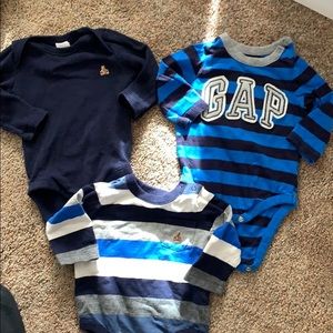 Gap onesie bundle 3-6 bundle of 3